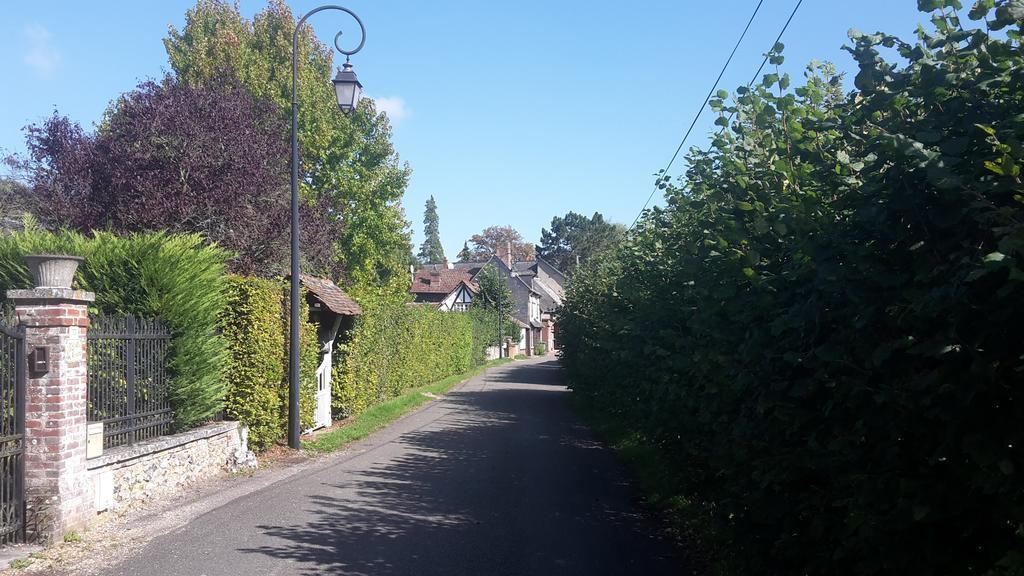 Villa Les Hirondelles Lyons-la-Forêt Esterno foto